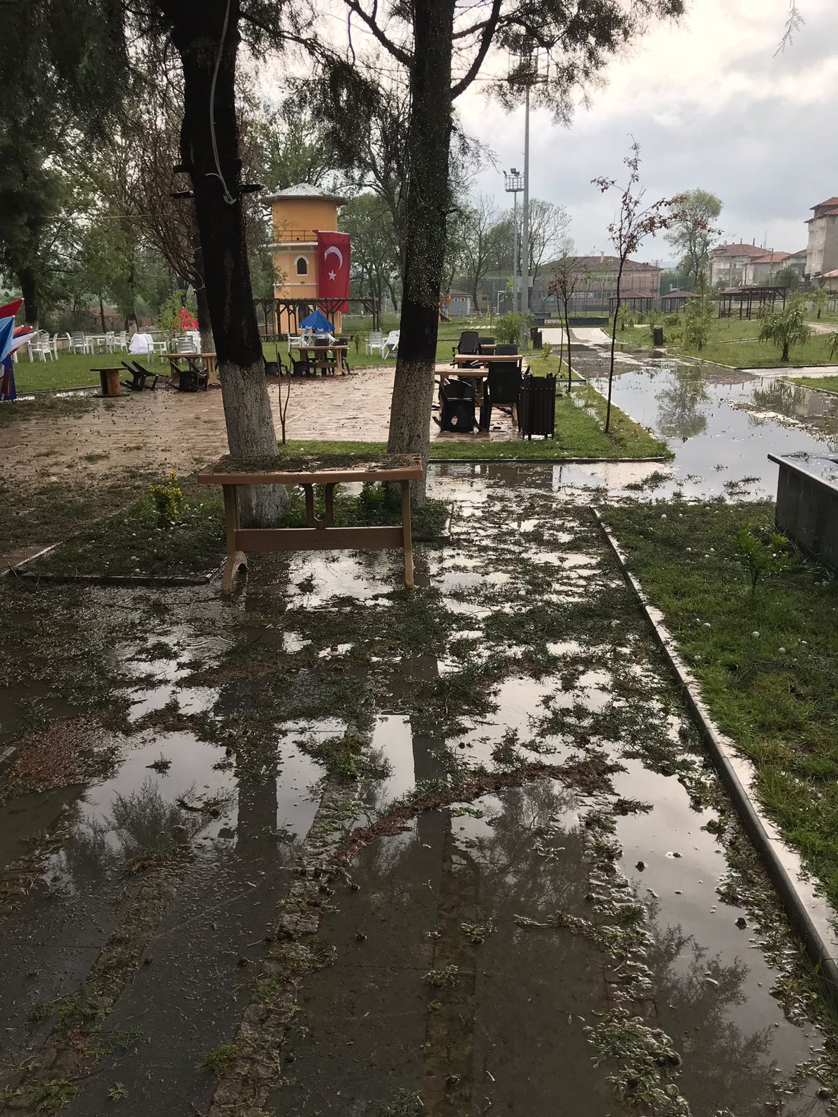 Kavakta ki Dolu Yağışı Hayatı Felç Etti